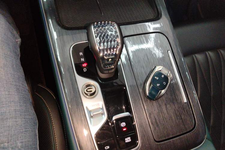 Used GAC Trumpchi GS8 2022 Linghang Series 2.0 TGDI Two-Wheel Drive Luxury Smart Connectivity Version (6 Seats)
