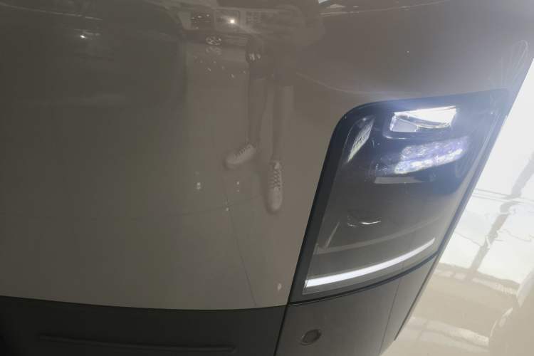 Used Li Auto MEGA 2024 Ultra Model
