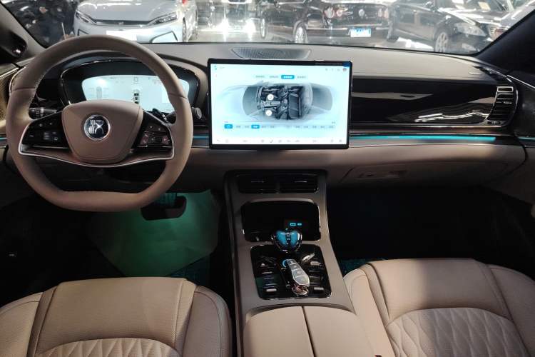 Used BYD Han 2025 DM-i Intelligent Driving Edition 125KM LiDAR Flagship Model
