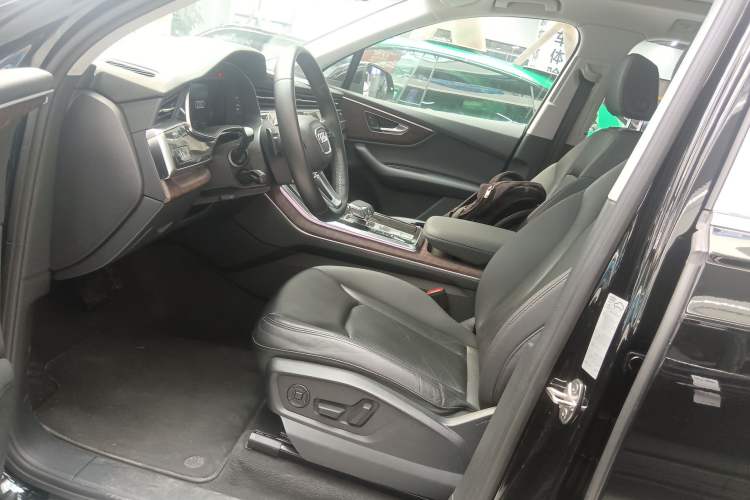 Used Audi Q7 2022 55 TFSI quattro S line Sport model
