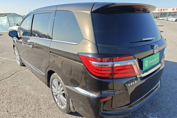 Used Honda Elysion 2016 2.4L Supreme Edition
