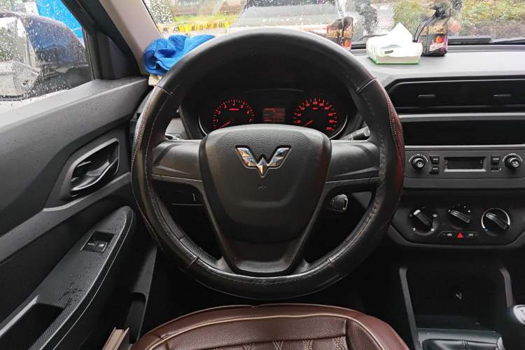 Used Wuling Hongguang 2019 1.5L S Basic Version China VI Standard LAR
