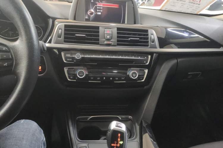 Used BMW 3 Series 2016 320Li Ambition Model
