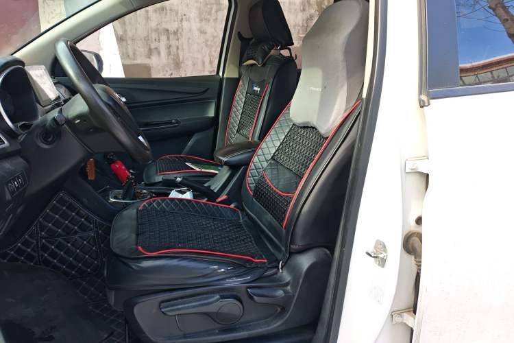 Used Baojun 730 2019 1.5L Manual Fashion Model 7-seater National V