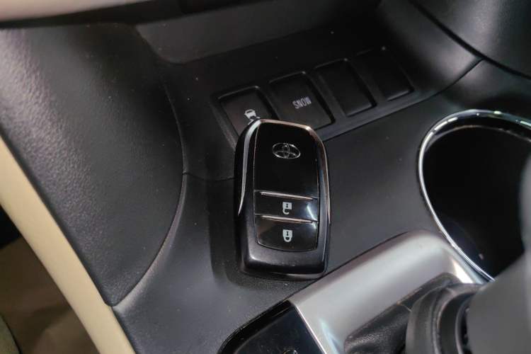 Used Toyota Highlander 2015 2.0T Two-Wheel Drive Luxury Edition 7 Seats
