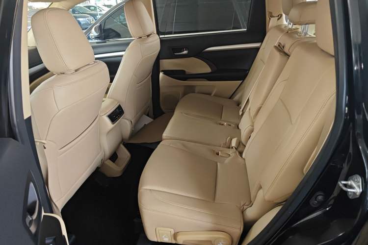 Used Toyota Highlander 2015 2.0T Two-Wheel Drive Elite Edition 7 Seats
