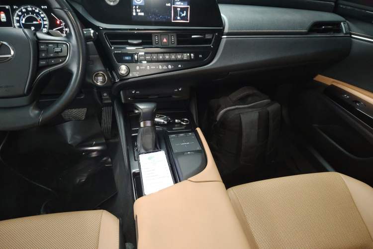 Used Lexus ES 2021 260 Excellence Edition
