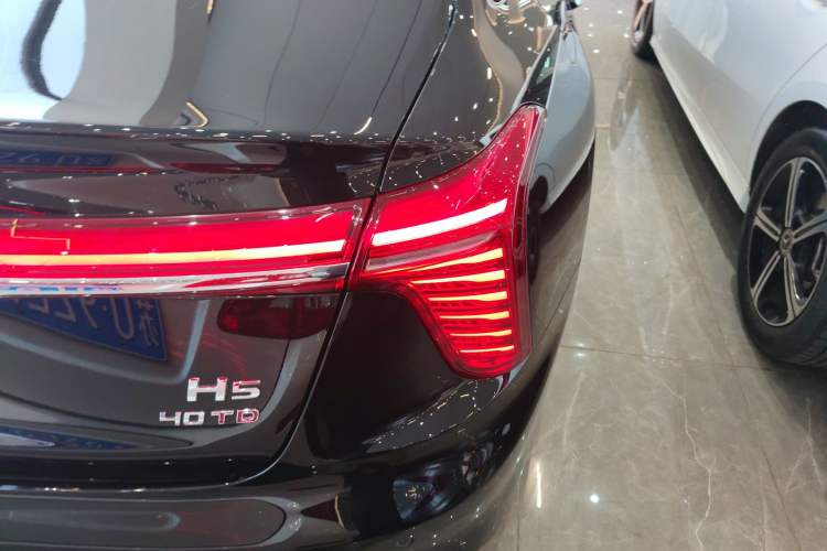 Used Hongqi H5 2025 2.0T Automatic Flag Edition – 500 000 Units Commemorative Version
