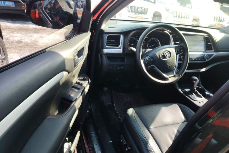 Used Toyota Highlander 2018 2.0T Four-Wheel Drive Luxury Edition 7 Seats China V Emission Standard
