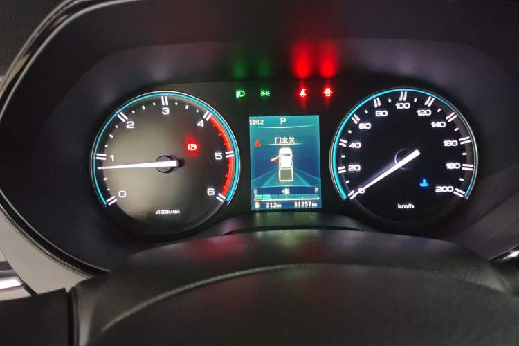 Used Dongfeng Ruichi 7 2022 2.3T Automatic Two-Wheel Drive Diesel Standard Version with Long Cargo Bed and Flat-Floor Design M9T
