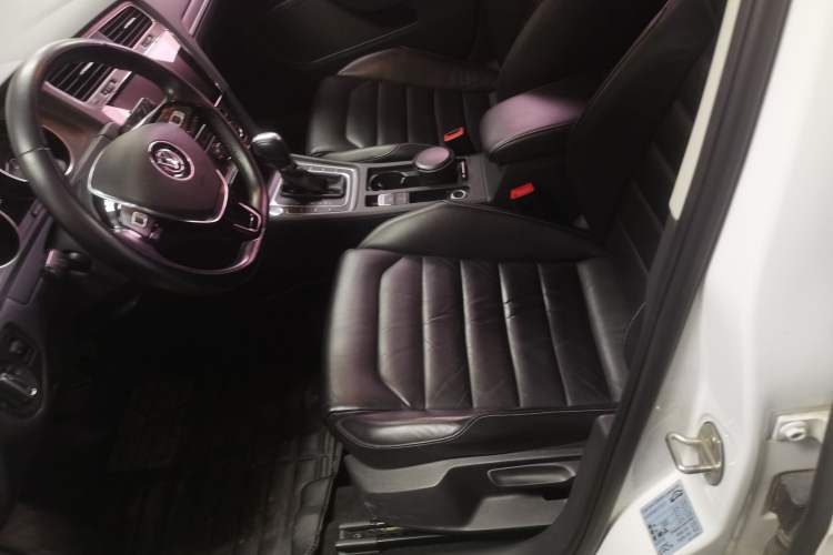 Used Volkswagen Golf 2016 230TSI Automatic Luxury Version
