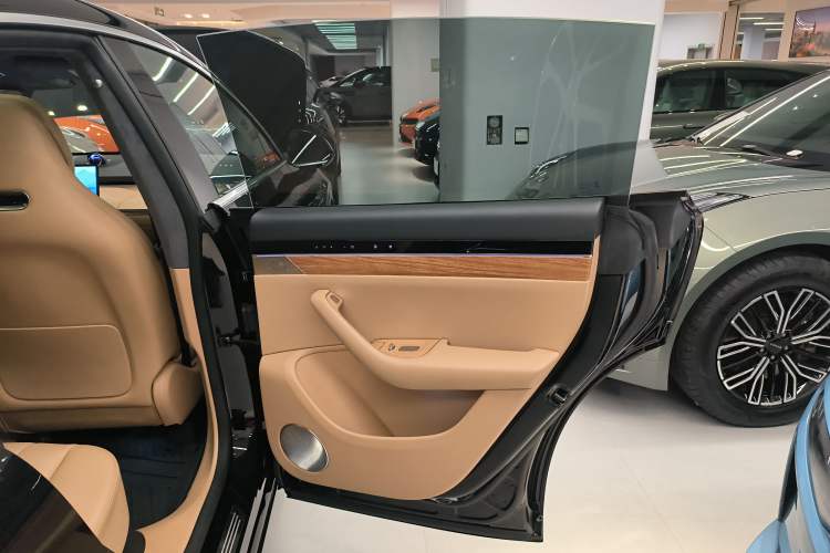 Used Hima Luxeed R7 2024 All-Electric 736 km Ultra
