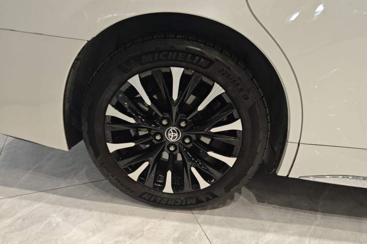 Used Toyota Alphard 2024 Dual-Engine 2.5L Prestige Edition
