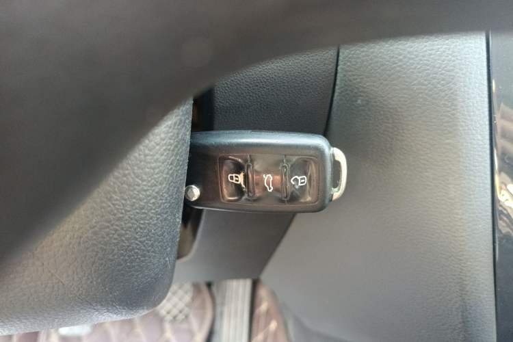 Used Volkswagen Sagitar 2012 1.6L Manual Comfort Model
