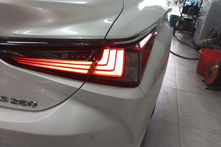 Used Lexus ES 2018 260 Excellence Edition China V Standard
