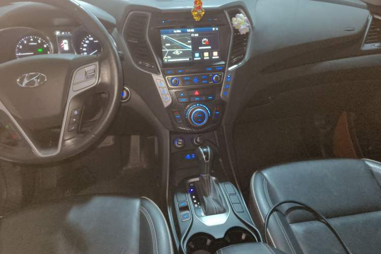 Used Hyundai Santa Fe 2017 2.0T Automatic Two-Wheel Drive Smart Version 7 Seats
