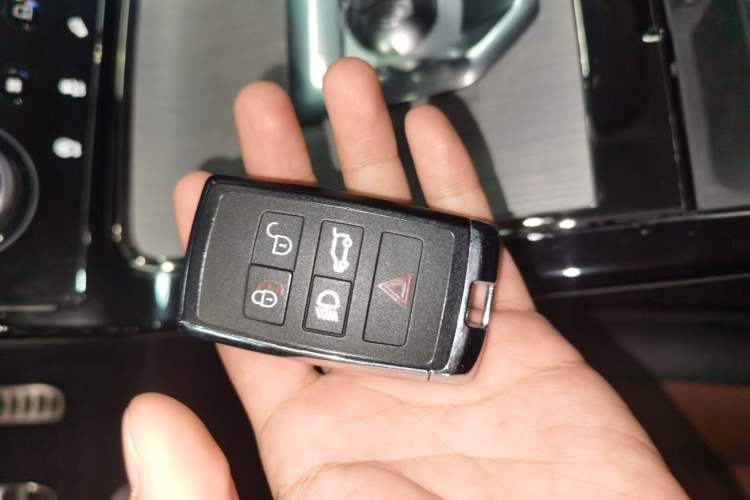 Used Land Rover Range Rover Evoque 2021 Range Rover Velar L 249PS R-Dynamic First Edition
