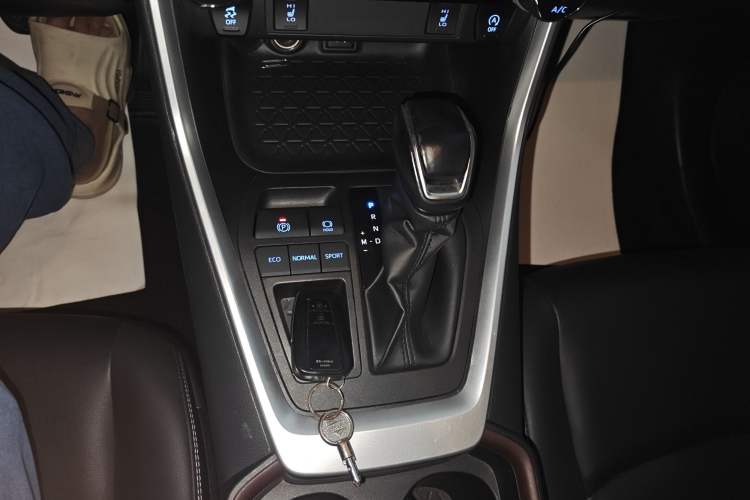 Used Toyota RAV4 2020 2.0L CVT Two-Wheel Drive Fashion PLUS Edition
