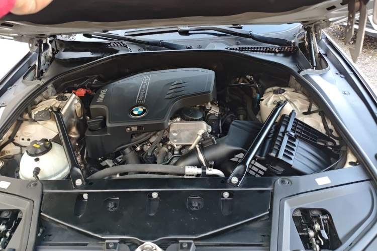 Used BMW 5 Series 2015 520i Elegant Edition
