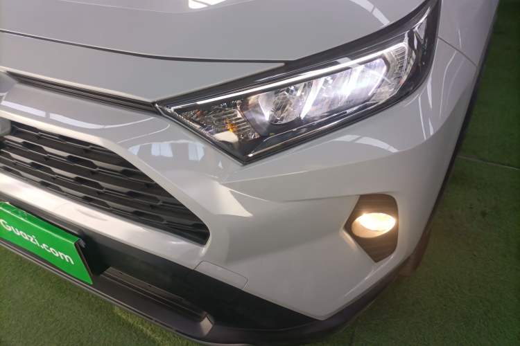 Used Toyota RAV4 2020 Dual-Engine 2.5L E-CVT Two-Wheel Drive Elite Edition