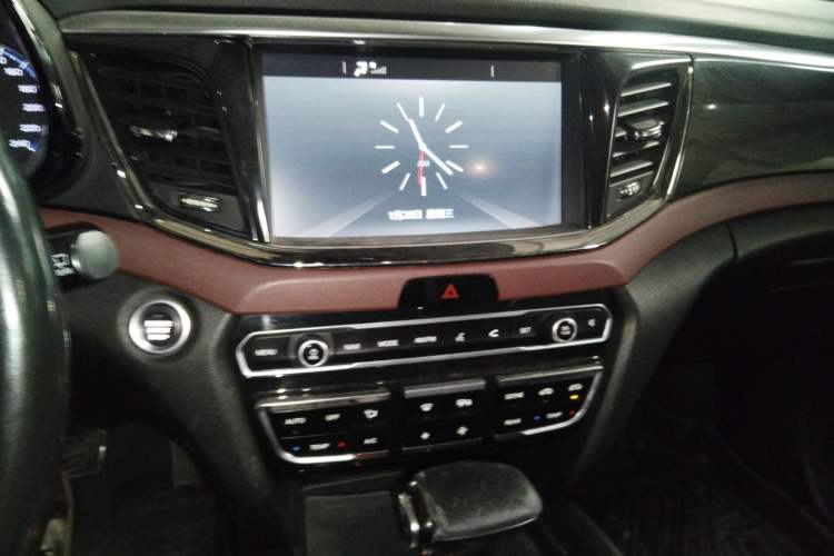 Used GAC Trumpchi GS8 2017 320T Two-Wheel Drive Luxury Smart Connectivity Version (7 Seats)
