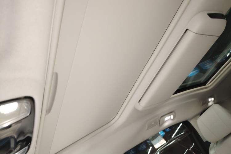 Used Buick GL8 New Energy 2024 Lu Zun Luxury Edition 7-Seater
