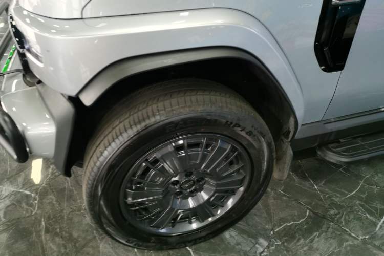 Used  V23 2025 401 Two-Wheel Drive Advanced Edition