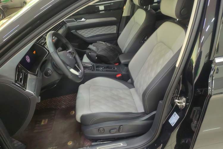 Used Volkswagen Magotan 2023 2 Million Units Limited Edition 330TSI DSG Leading Version
