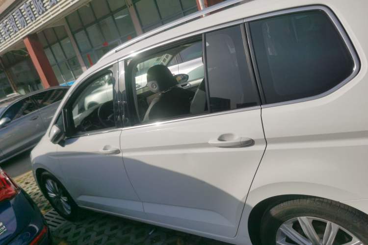 Used Volkswagen Touran 2018 Volkswagen Touran L 280TSI DSG Comfort Edition 7-seater
