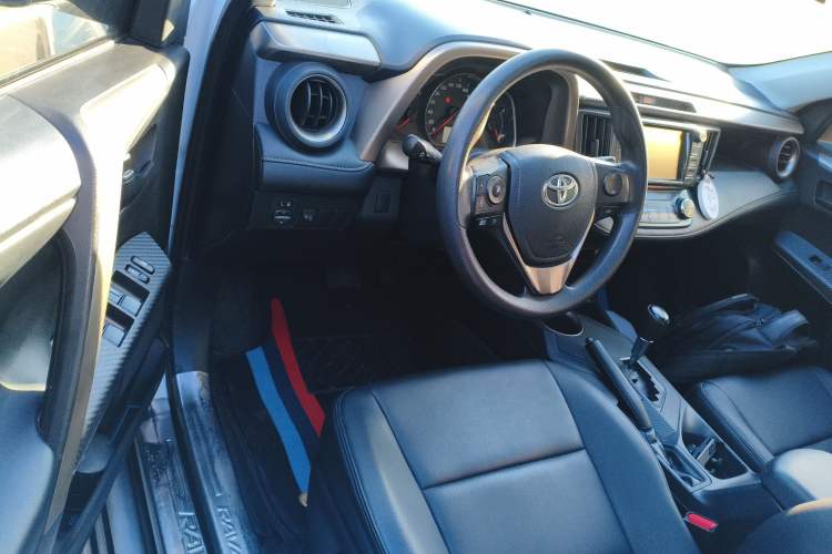 Used Toyota RAV4 2015 2.0L CVT Two-Wheel Drive Fashion Edition