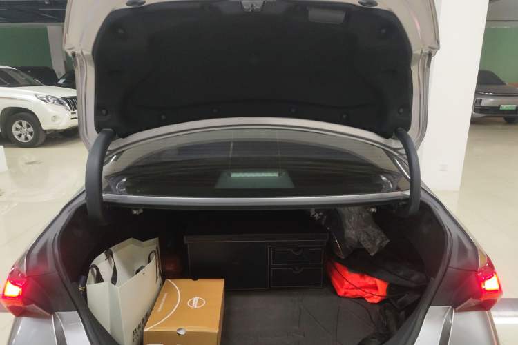 Used Toyota Avalon 2019 Dual-Engine 2.5L Luxury Edition China VI Standard
