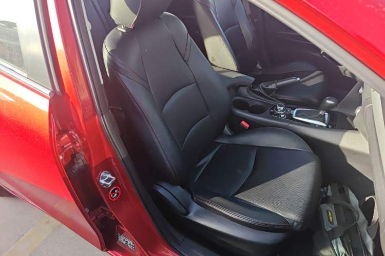 Used Mazda Mazda 3 Axela 2016 Sedan 1.5L Automatic Luxury Model
