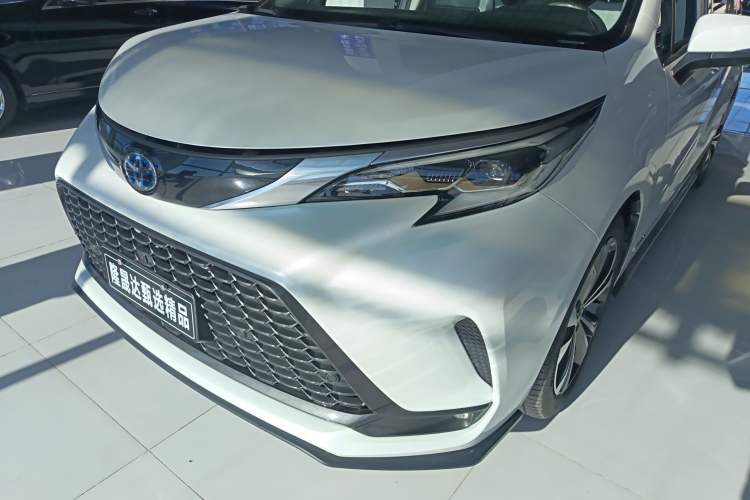 Used Toyota Granvia 2023 2.5L Hybrid Prestige PLUS Edition
