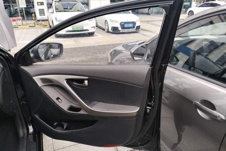 Used Hyundai Elantra 2013 1.6L Automatic Luxury Model
