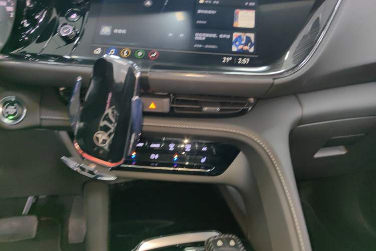 Used Buick Envision 2022 Encore S 552T Two-Wheel-Drive Luxury Model
