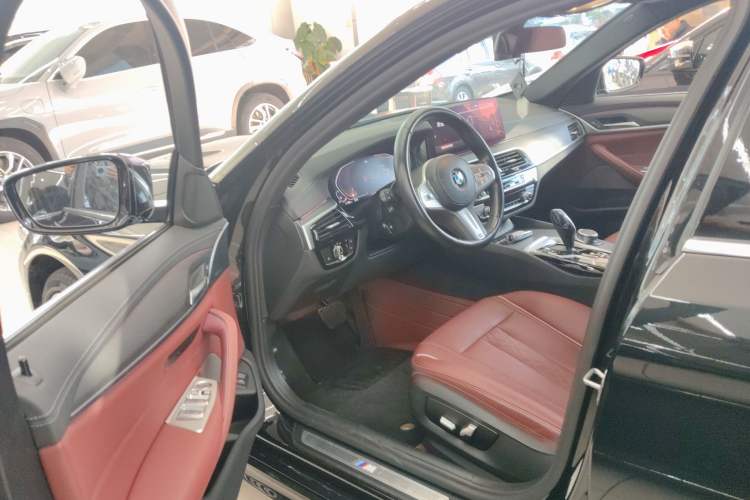 Used BMW 5 Series 2022 Second Facelift 530Li Leading Edition M Sport Package
