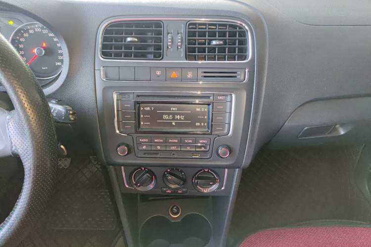 Used Volkswagen Polo 2014 1.4L Manual Comfort Edition
