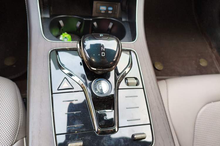 Used BYD Han 2024 EV Glory Edition 610 km All-Wheel Drive "Tian Shen Zhi Jia" Intelligent Driving Model
