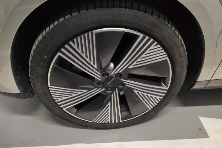 Used Lynk & Co 08 EM-P 2023 120km Long-Range Halo