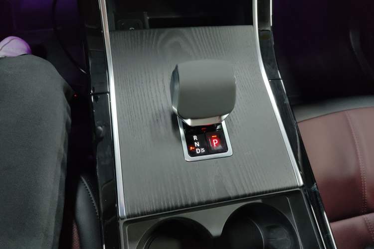 Used Land Rover Range Rover Evoque 2024 Aurora L 249 PS Prestige Light-Chasing Edition
