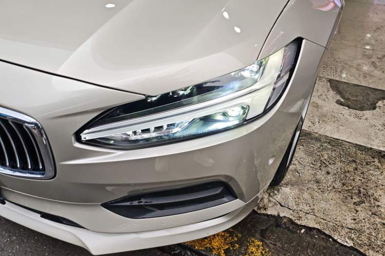 Used Volvo S90 2018 T4 Zhiyuan Edition
