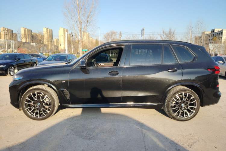 Used BMW X5 2023 xDrive 40Li M Sport Night Edition Package
