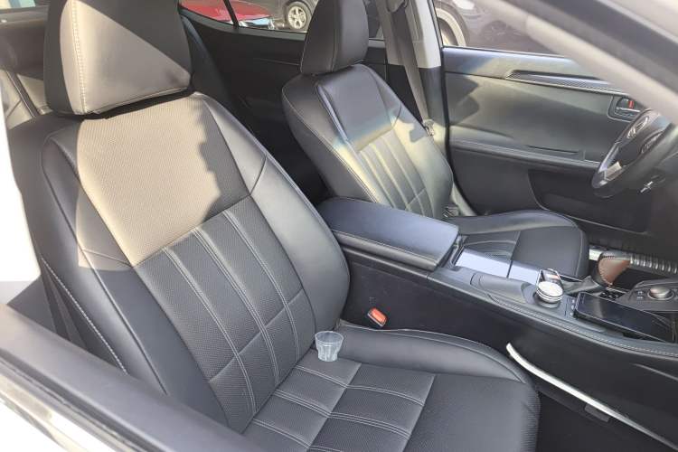 Used Lexus ES 2015 300h Comfort Edition
