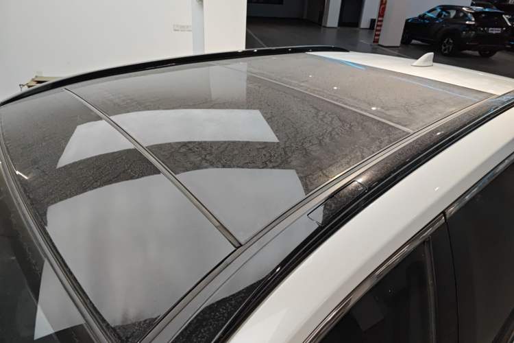 Used Toyota RAV4 2023 Dual-Engine 2.5L E-CVT Two-Wheel Drive Elite Plus Edition
