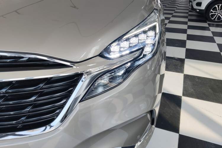 Used Buick GL8 2022 ES Landtrek 653T Luxury Edition