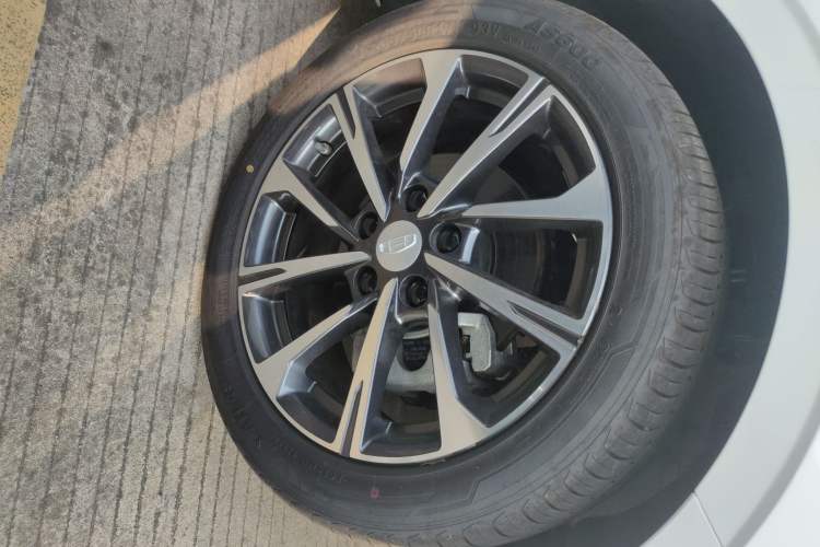 Used Geely Auto Emgrand 2025 4th Generation 1.5L CVT Luxury Version
