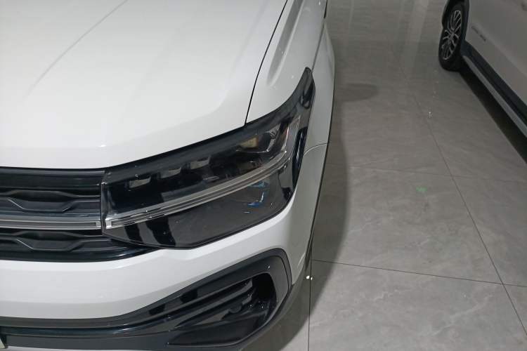 Used Volkswagen Tharu 2024 300TSI Two-Wheel-Drive Moon Luxury Edition
