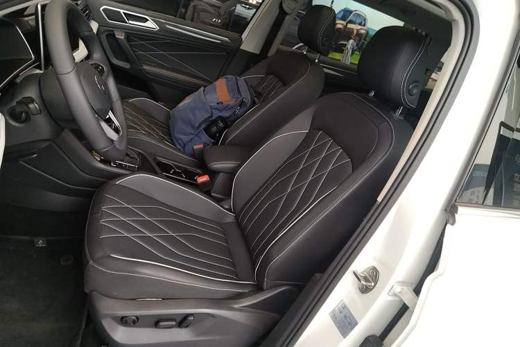 Used Volkswagen Tiguan L 2024 Outstanding Model 330TSI Automatic Two-Wheel Drive R-Line Dragon Glory Edition