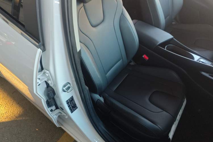 Used Hyundai Elantra 2023 1.5L CVT LUX Prestige Edition
