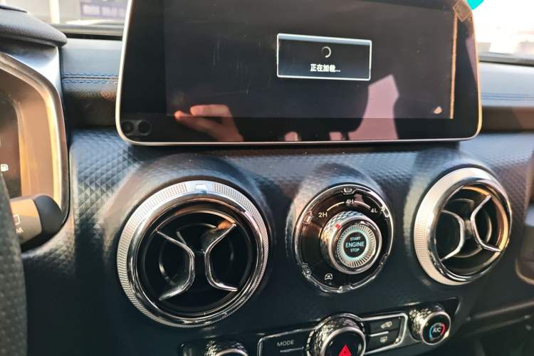 Used  BJ40 2021 2.0D Automatic Four-Wheel Drive Blade Hero Edition Pioneer Model
